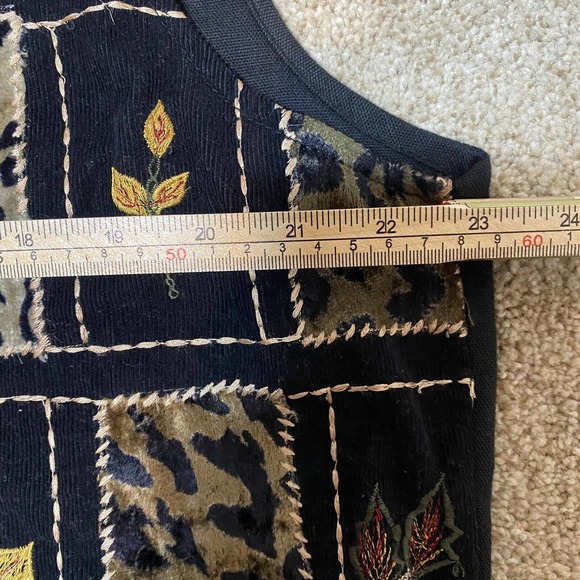 Dress Barn Wearable Art Vest Size 1X Black Animal Print Embroidered Granny Core - Picture 10 of 13